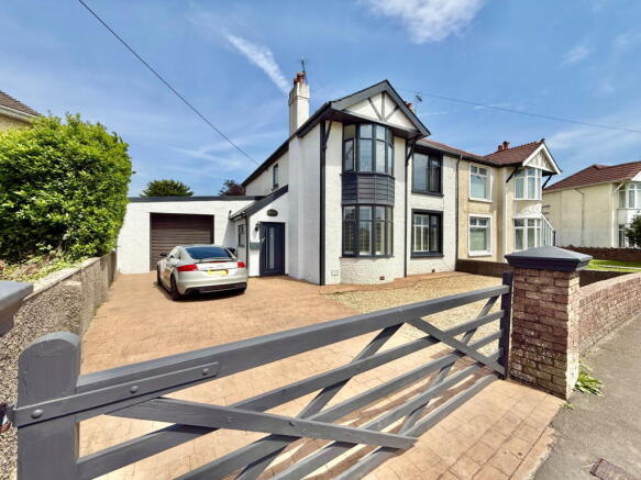 3 bed property, in Pandy Crescent, £350,000
