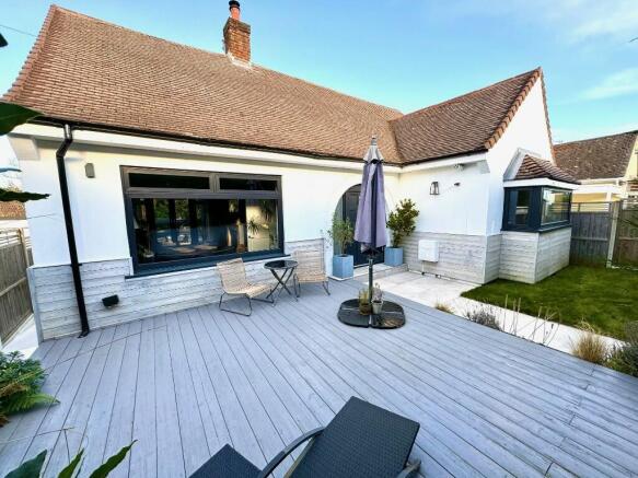 2 bed property, in Wharfdale Road, £499,950