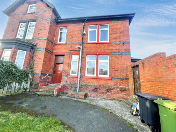 2 bed property, in Hudson Street, £100,000