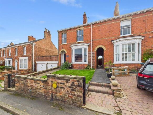 4 bed property, in Kidgate, £329,999