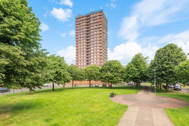2 bed property, in Flat 10, £85,000