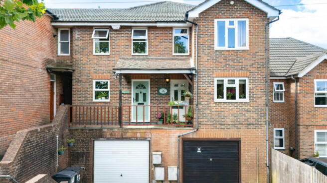 3 bed property, in Mottins Hill, £410,000