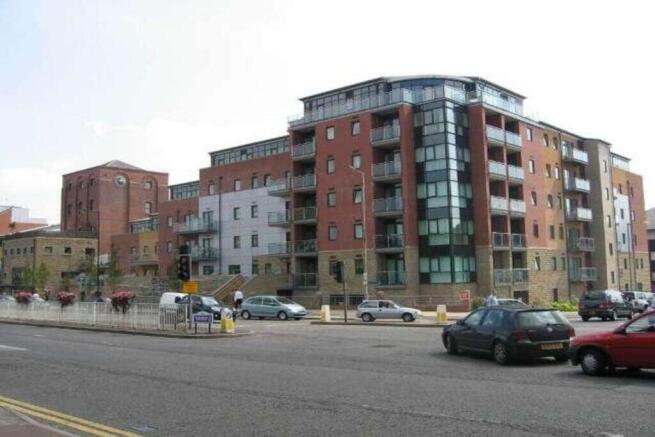 2 bed property, in Barley House, £100,000