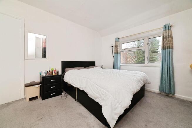 3 bed property, in Tickton Grove, £120,000