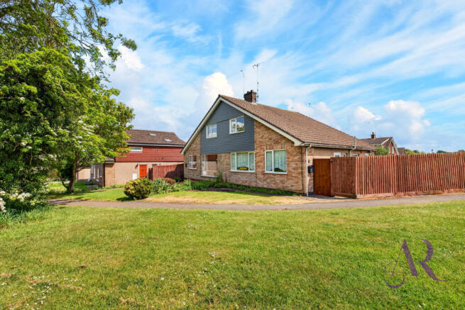 3 bed property, in London Road, £270,000