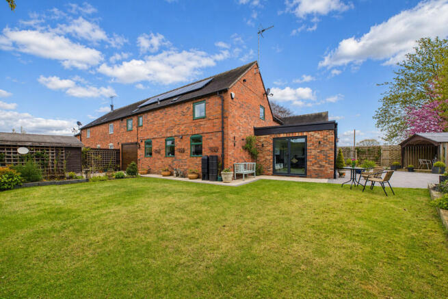 4 bed property, in Castrum Court, £550,000