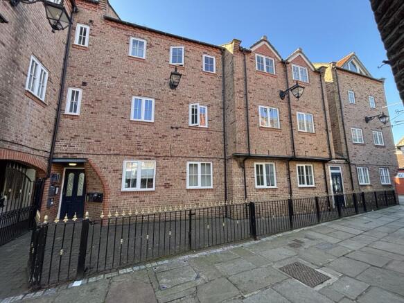1 bed property, in 4 Howard House, £45,000