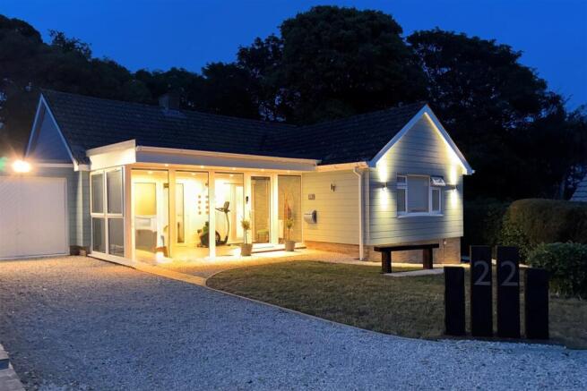 3 bed property, in Norburton, £687,500