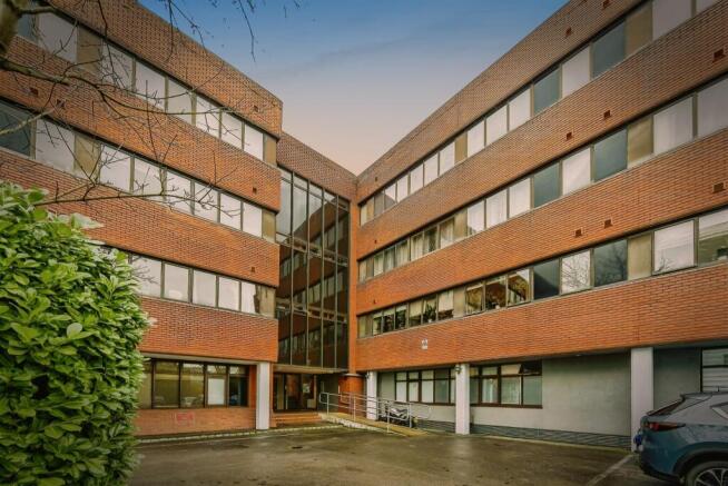 1 bed property, in Walton Street, £155,000