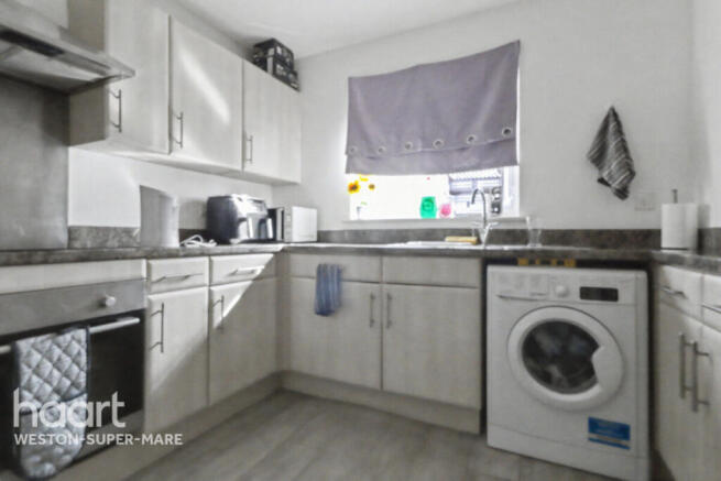 2 bed property, in Macfarlane Chase, £150,000