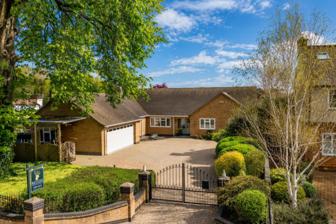 4 bed property, in Cotes Road, £750,000