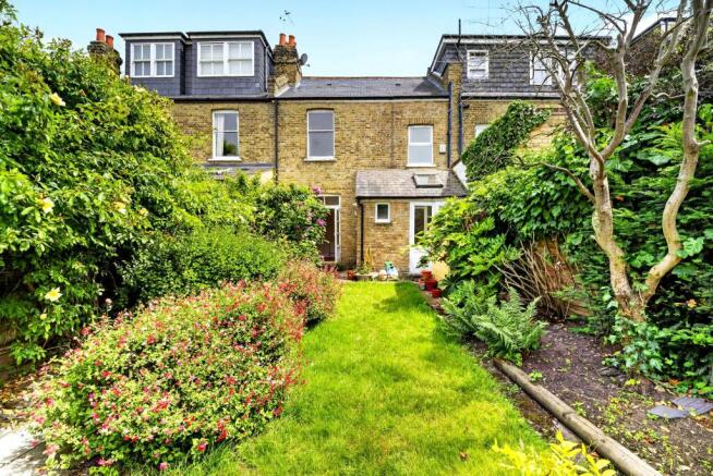 3 bed property, in Spencer Gardens, £1,000,000