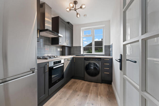 2 bed property, in Beech Lawns Torrington Park, £340,000