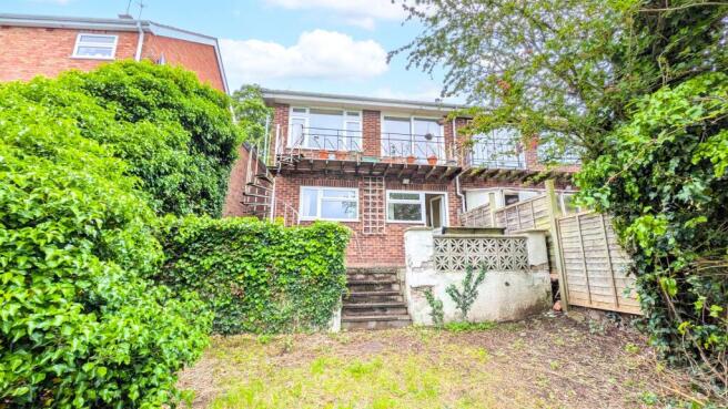 3 bed property, in Bath Road, £300,000