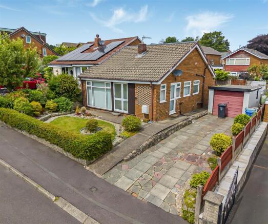 2 bed property, in Croft Drive, £200,000