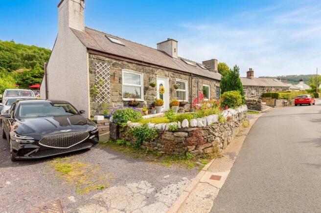 3 bed property, in Craig Y Pandy, £300,000