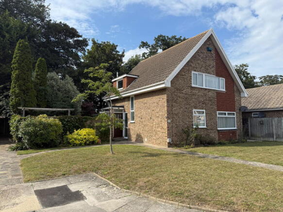 3 bed property, in Rugby Close, £450,000