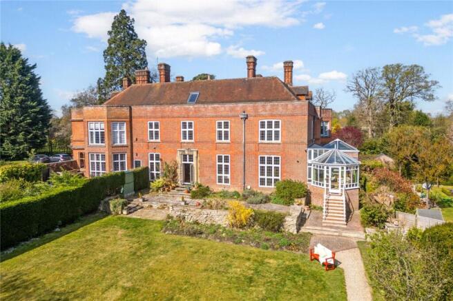5 bed property, in Stockcross, £1,050,000