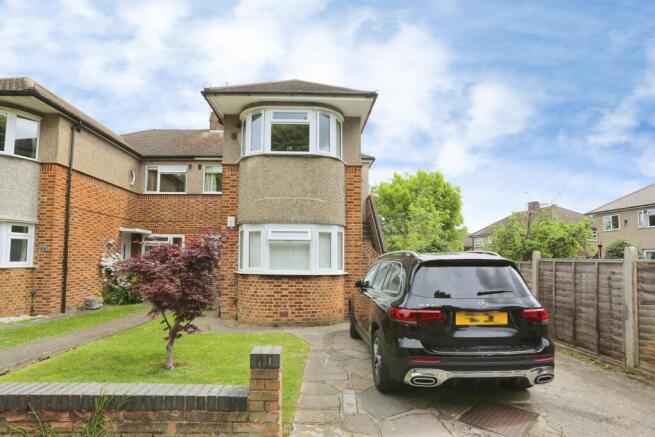 2 bed property, in Transmere Road, £350,000