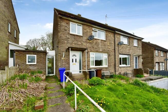 3 bed property, in Crag View Crescent, £160,000