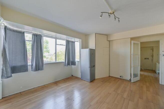 1 bed property, in Pullman Court, £200,000