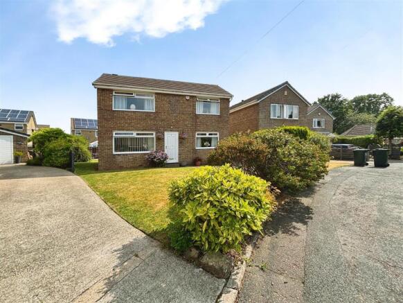 3 bed property, in Bourbon Close, £220,000