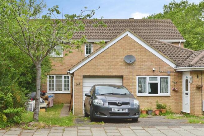 3 bed property, in Downs Barn Boulevard, £300,000