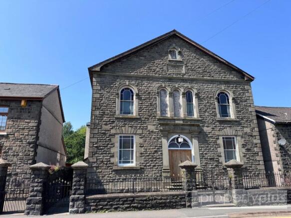 2 bed property, in Ynyswen Road, £199,950