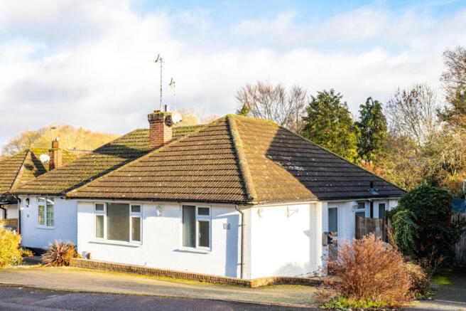 2 bed property, in Nursery Close, £400,000