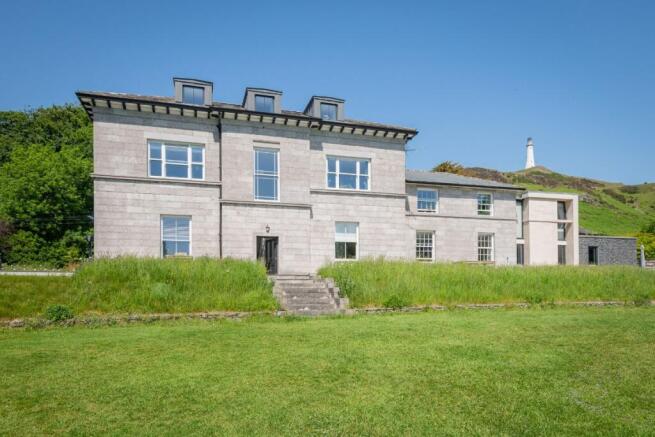 2 bed property, in Honeysuckle, £300,000