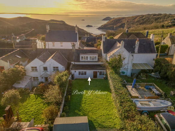 2 bed property, in Porth Y Rhaw, £170,000