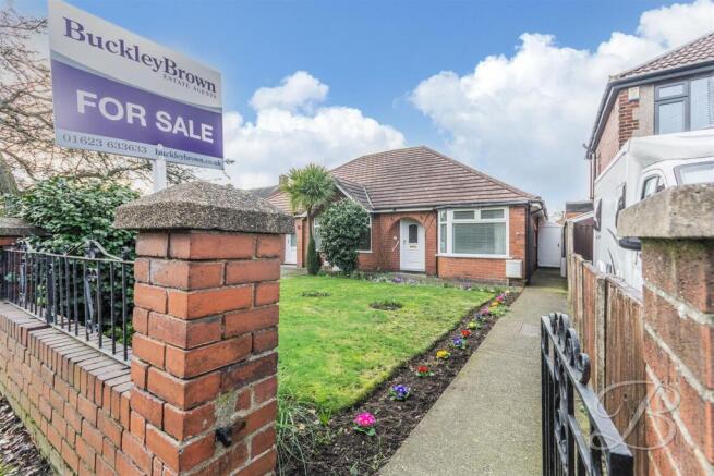 2 bed property, in Oak Tree Lane, £180,000