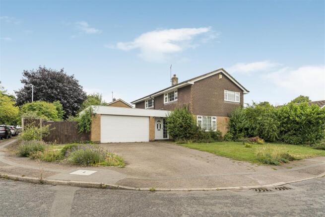 4 bed property, in Daventry, £485,000