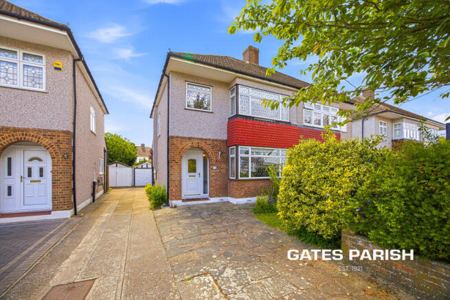 3 bed property, in Fleet Avenue, £525,000