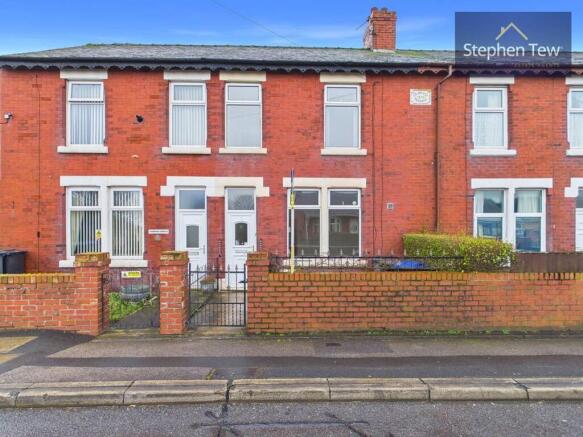 2 bed property, in School Road, £110,000