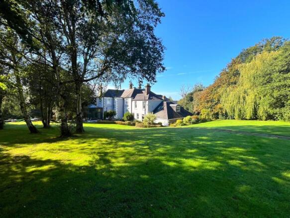 7 bed property, in Crowhurst Road, £1,995,000