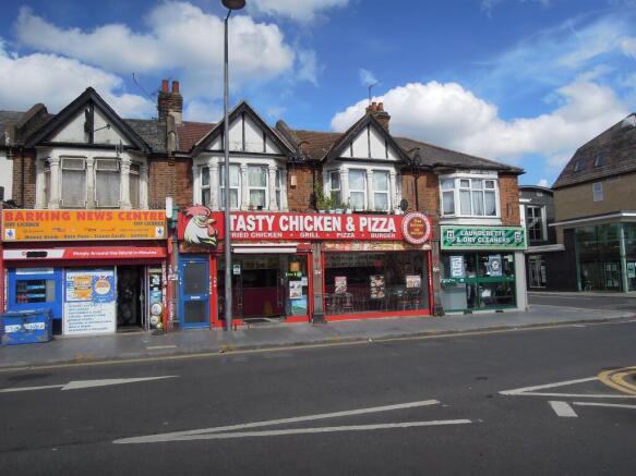 2 bed property, in Ripple Road, £150,000