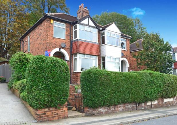 3 bed property, in Lynwood Crescent, £210,000