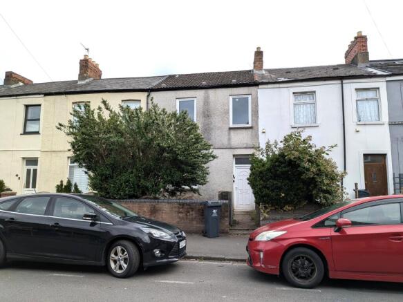 3 bed property, in Severn Road, £160,000