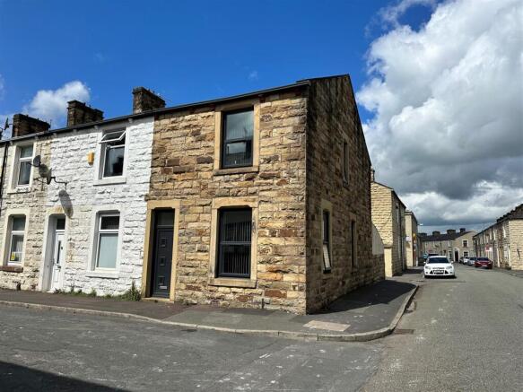 4 bed property, in Renshaw Street, £115,000