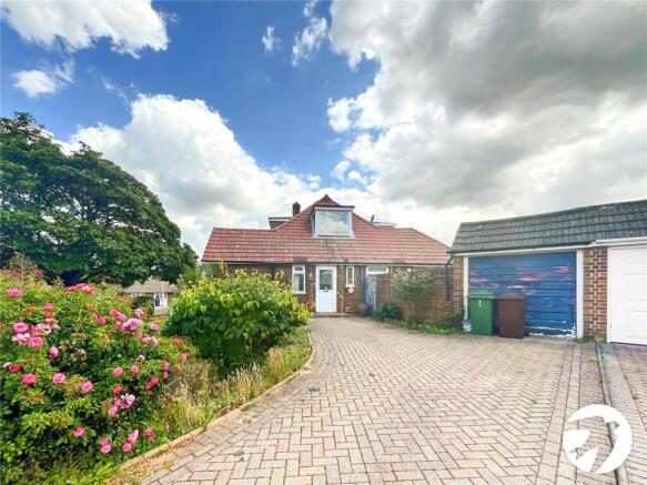 3 bed property, in Leonard Close, £375,000