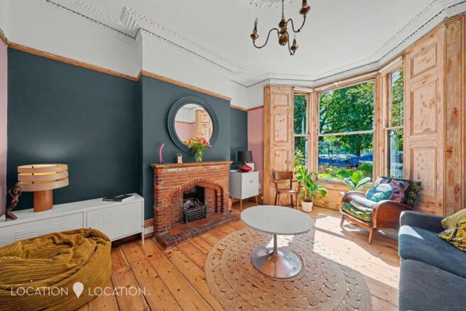 3 bed property, in Queen Elizabeths Walk, £1,600,000
