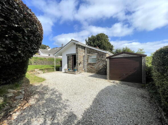 3 bed property, in Priory Close, £425,000