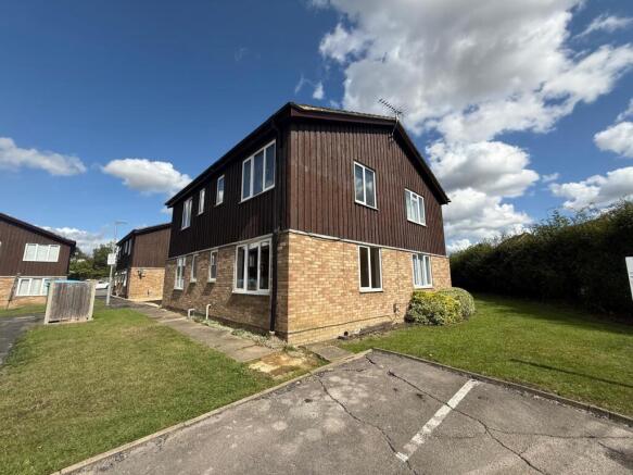 1 bed property, in Chequers Court, £80,000