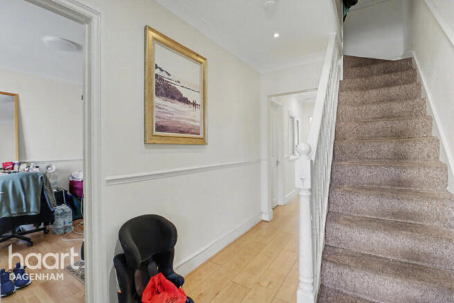 3 bed property, in Orchard Road, £425,000
