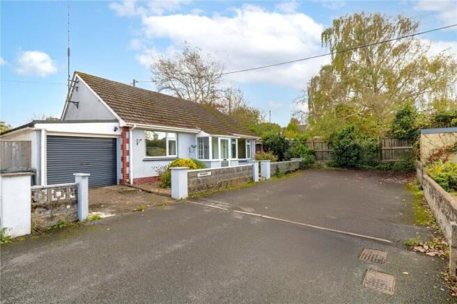 3 bed property, in School Close, £300,000