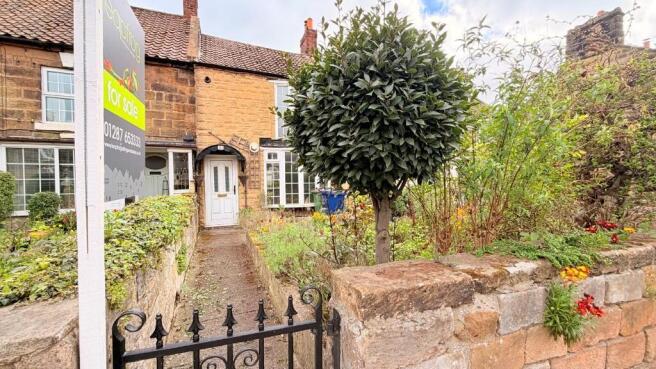 2 bed property, in High Street, £110,000