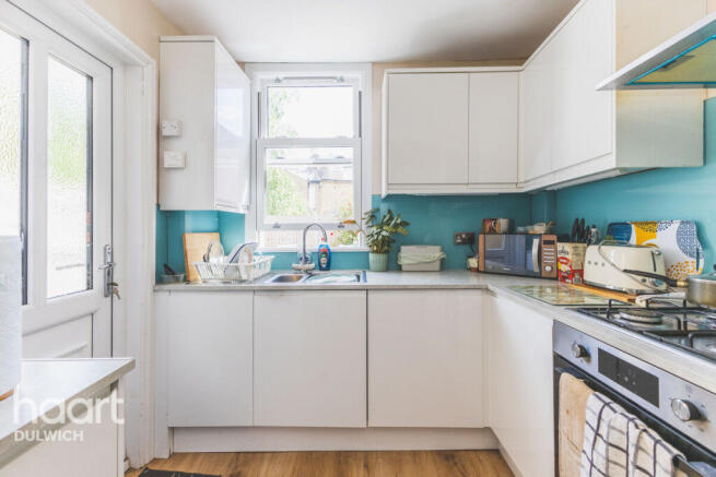 2 bed property, in Playfield Crescent, £885,000