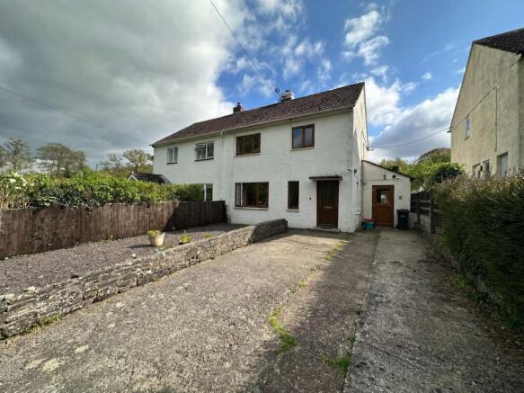 3 bed property, in Groesfford, £275,000