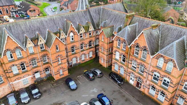 2 bed property, in Grosvenor Gate, £120,000